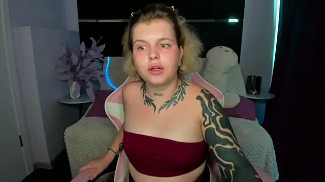 Eva Starfire  online show from August 3, 2026, 8:24 am