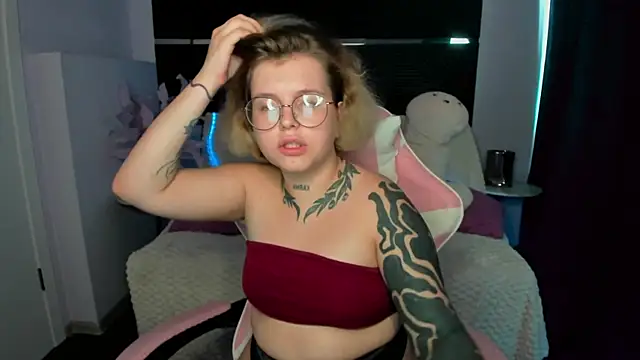 Eva Starfire  online show from August 3, 2026, 9:04 am