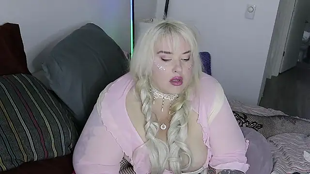 BBWBELLABELLY online show from August 6, 2026, 9:06 pm