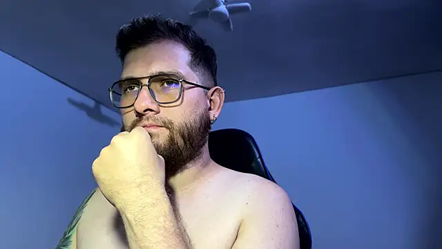 Axelsterling  online show from July 31, 2026, 4:45 am