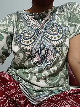 Snapshot of hey_pooja chatting on August 6, 2026, 6:37 am hey pooja online show from August 6, 2026, 6:37 am