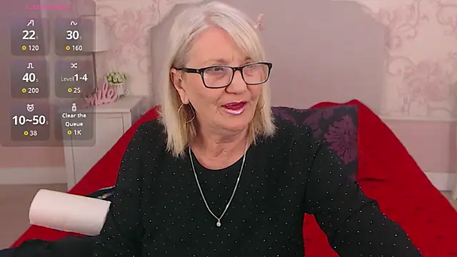 Snapshot of LadyAlana chatting on May 6, 2026, 10:15 pm LadyAlana online show from May 6, 2026, 10:15 pm