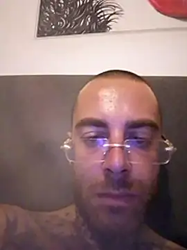 Snapshot of secretvibes1 chatting on August 4, 2026, 1:03 pm secretvibes1 online show from August 4, 2026, 1:03 pm