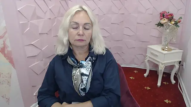 Snapshot of Jinna_luvv chatting on August 5, 2026, 10:40 am Jinna luvv online show from August 5, 2026, 10:40 am