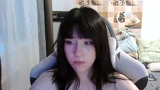 EvaHurt online show from August 6, 2026, 4:42 pm