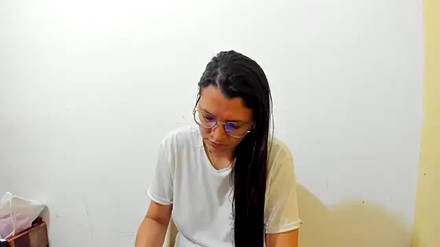 MARILYN GARCIA online show from October 13, 2025, 1:33 pm