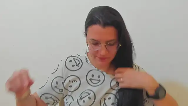 MARILYN GARCIA online show from December 5, 2025, 3:41 pm