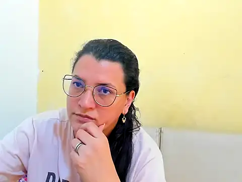 MARILYN GARCIA online show from April 7, 2026, 3:45 pm