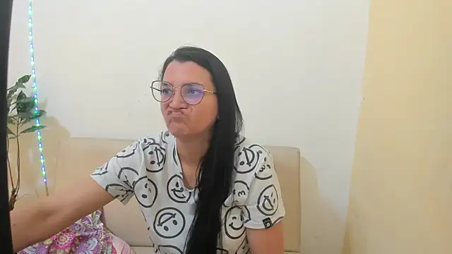 MARILYN GARCIA online show from April 22, 2026, 4:08 pm