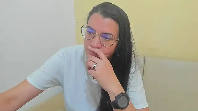 MARILYN GARCIA online show from April 27, 2026, 2:04 pm