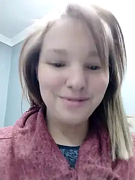 Snapshot of Tinybabeplays chatting on August 6, 2026, 2:08 pm Tinybabeplays online show from August 6, 2026, 2:08 pm