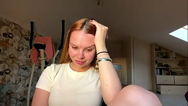 HoneyAmberyy online show from August 9, 2026, 5:18 pm