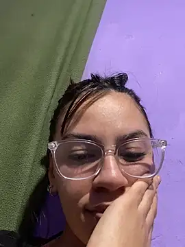 Miaperezz19 online show from August 7, 2026, 4:36 am