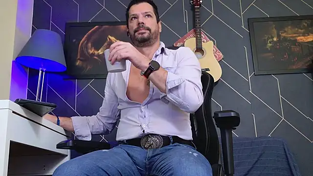 ChrisKox online show from November 17, 2025, 4:18 am