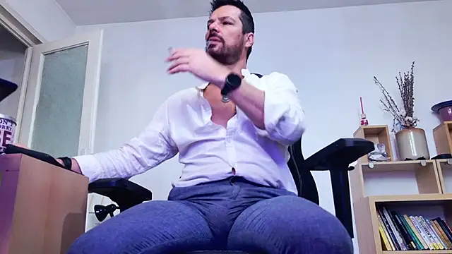 ChrisKox online show from April 16, 2026, 4:13 am