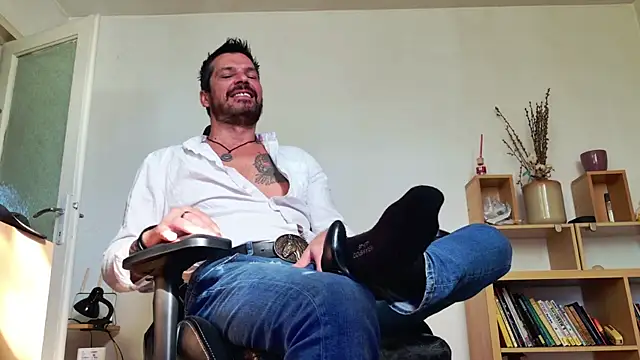 Snapshot of ChrisKox chatting on April 23, 2026, 6:14 am ChrisKox online show from April 23, 2026, 6:14 am