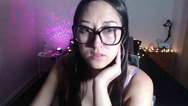 Ninimoon online show from January 7, 2026, 3:31 am