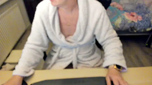 minoesje37 online show from January 20, 2025, 8:29 pm