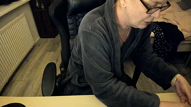 minoesje37 online show from February 11, 2025, 8:42 pm