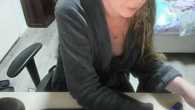 minoesje37 online show from January 8, 2026, 8:44 pm