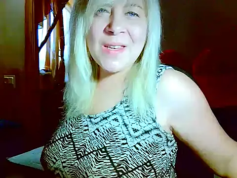 Snapshot of AgoniA7 chatting on May 16, 2026, 7:05 am AgoniA7 online show from May 16, 2026, 7:05 am