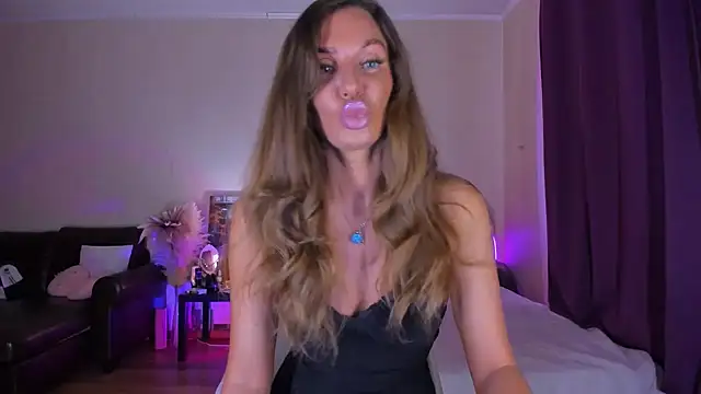 EmmaAbramson online show from May 18, 2026, 10:54 am