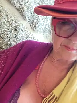 Snapshot of MucMilf59 chatting on May 14, 2026, 10:22 am MucMilf59 online show from May 14, 2026, 10:22 am