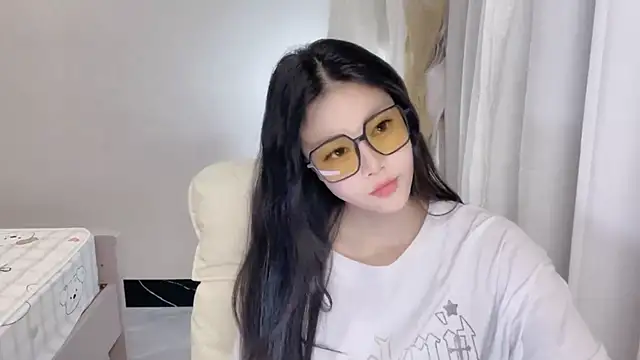 CNchengcheng online show from October 4, 2025, 10:13 am