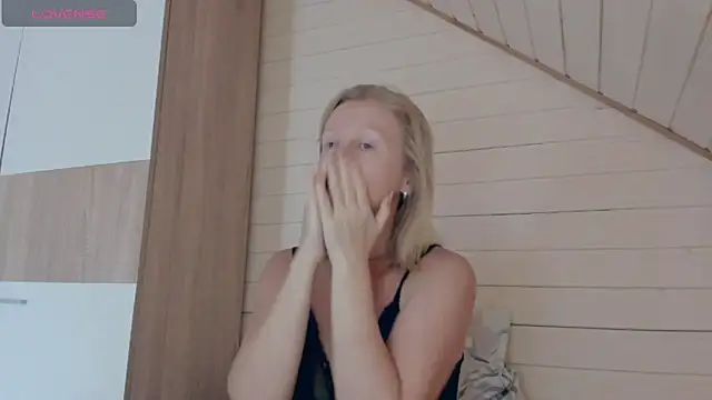 I AM MILF online show from October 15, 2025, 7:08 am