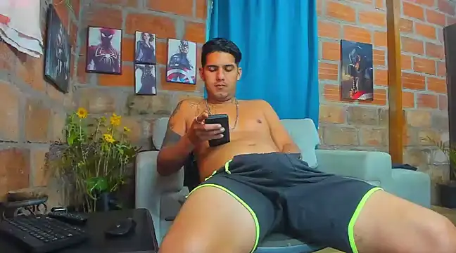 Snapshot of Zack_Grey chatting on March 10, 2025, 12:37 pm Zack Grey online show from March 10, 2025, 12:37 pm