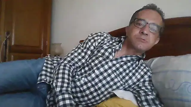 CarlosRocha73 online show from April 13, 2026, 12:32 pm