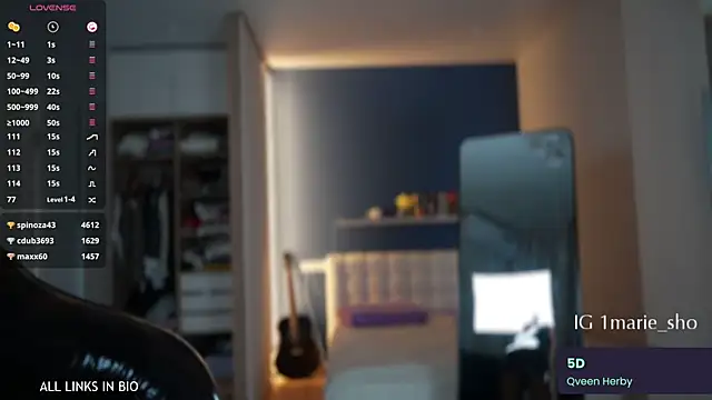 LAUREL HAZEL online show from October 8, 2025, 6:16 pm