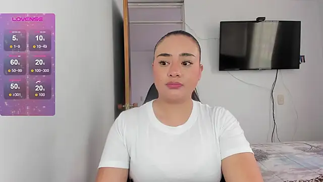 ReyleDoll online show from July 13, 2026, 8:22 pm