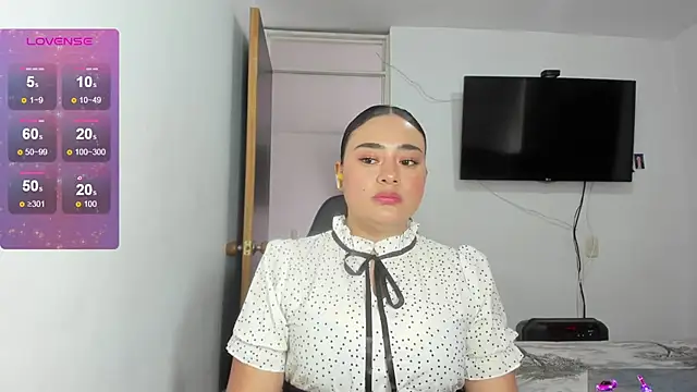 ReyleDoll online show from July 21, 2026, 7:27 pm