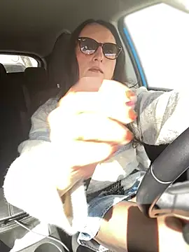 Snapshot of Chic_desire chatting on February 21, 2026, 12:06 pm Chic desire online show from February 21, 2026, 12:06 pm