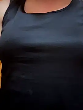 Snapshot of Chic_desire chatting on February 22, 2026, 6:50 pm Chic desire online show from February 22, 2026, 6:50 pm