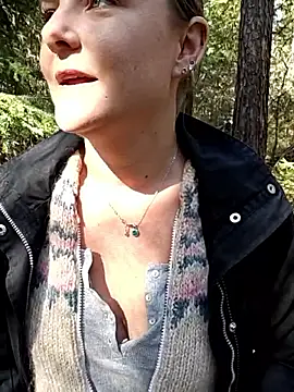 SwedishJennifer online show from April 28, 2026, 12:54 pm