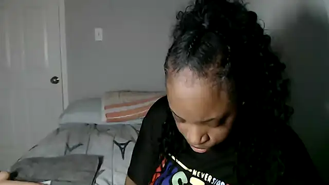 Snapshot of Sexymona1218 chatting on October 27, 2025, 8:29 am Sexymona1218 online show from October 27, 2025, 8:29 am