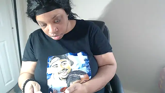 Sexymona1218 online show from April 15, 2026, 7:21 pm