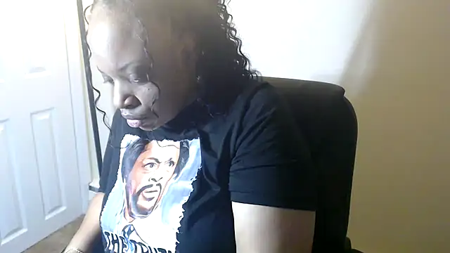 Snapshot of Sexymona1218 chatting on June 18, 2026, 6:46 am Sexymona1218 online show from June 18, 2026, 6:46 am