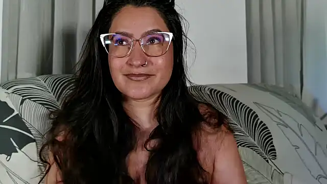 DeesseLuxure online show from April 5, 2026, 4:31 am