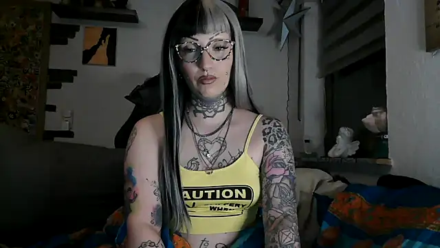 Snapshot of RoxxyInk chatting on June 7, 2026, 10:35 pm RoxxyInk online show from June 7, 2026, 10:35 pm