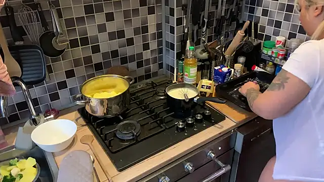 Snapshot of Monageil chatting on February 2, 2025, 12:13 pm Monageil online show from February 2, 2025, 12:13 pm