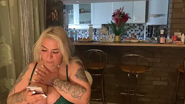 Snapshot of Monageil chatting on March 13, 2025, 12:13 pm Monageil online show from March 13, 2025, 12:13 pm