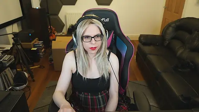 Snapshot of KelseyCobalt chatting on February 2, 2025, 1:12 am KelseyCobalt online show from February 2, 2025, 1:12 am