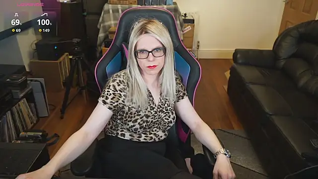 Snapshot of KelseyCobalt chatting on October 9, 2025, 8:40 pm KelseyCobalt online show from October 9, 2025, 8:40 pm