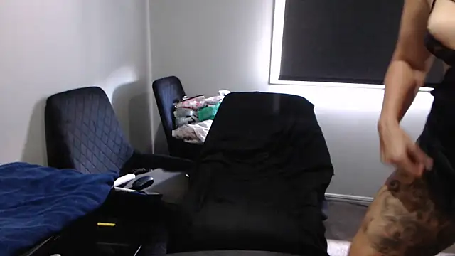 poisonivyx online show from February 19, 2025, 2:33 am