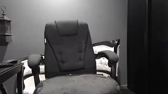 poisonivyx online show from April 12, 2026, 9:14 am