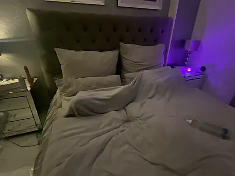  MelinaCurves  online show from March 8, 2026, 10:24 pm