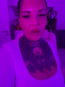 Snapshot of _MelinaCurves_ chatting on May 23, 2026, 10:25 pm MelinaCurves online show from May 23, 2026, 10:25 pm